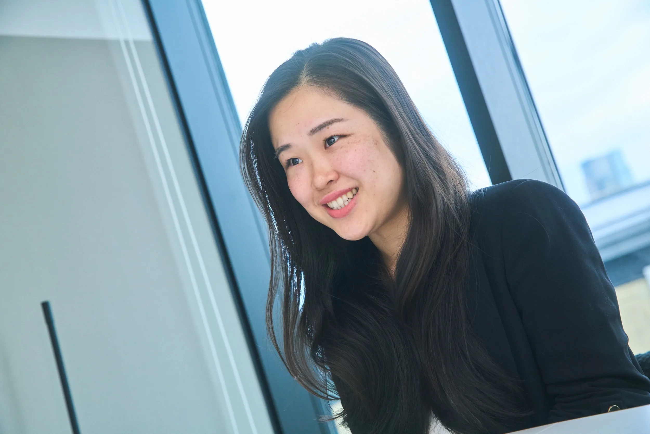 株式会社プロパゲートの採用インタビューで仕事の経験について話す様子