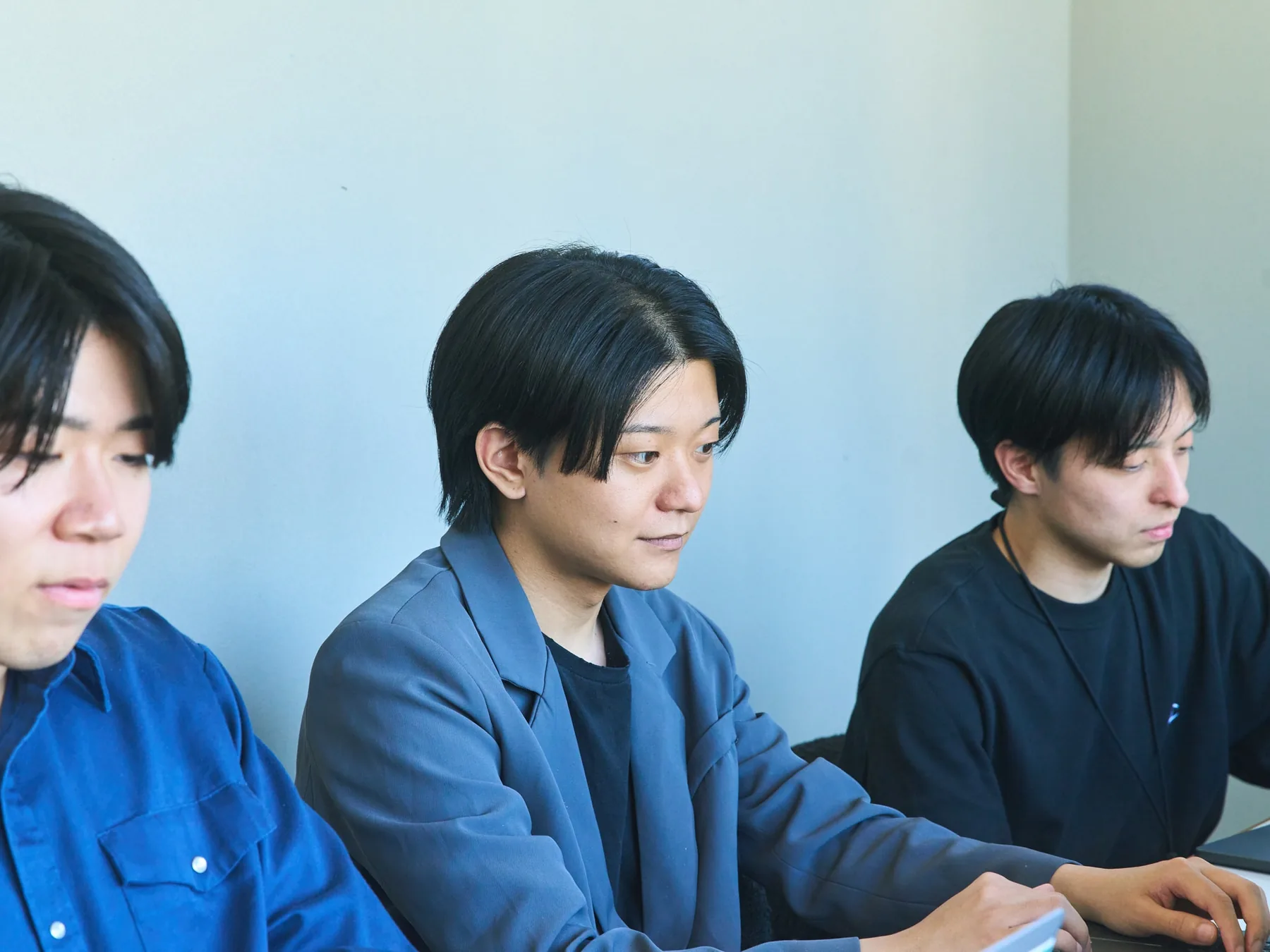 パソコンに向かいAI開発を進めるプロパゲートのエンジニア