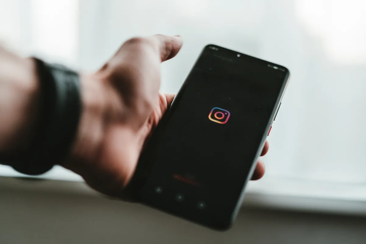 InstagramマーケティングとDM集客を解説する記事アイキャッチ